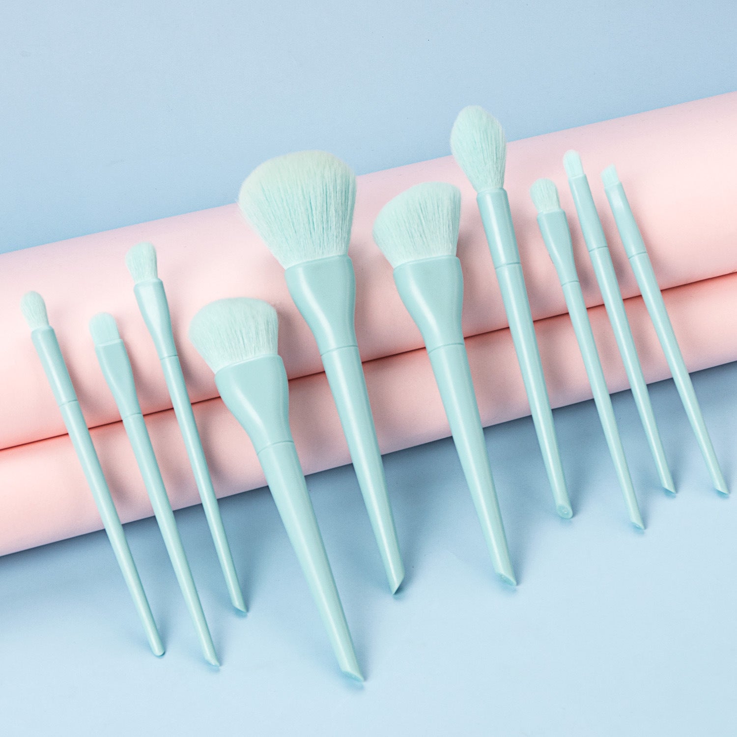 10 candy-colored makeup brushes 10 candy-colored makeup brushes